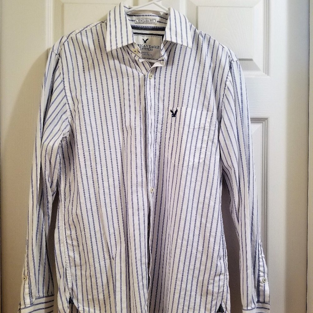 American Eagle Mens White and blue pinstrip